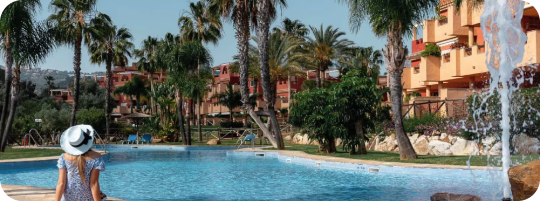 Widok na Poznaj 3 mieszkania z cenami do 200.000 EUR na Costa del Sol